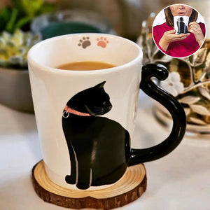 Niedliche Glückskaffeetasse mit schwarzer Katze