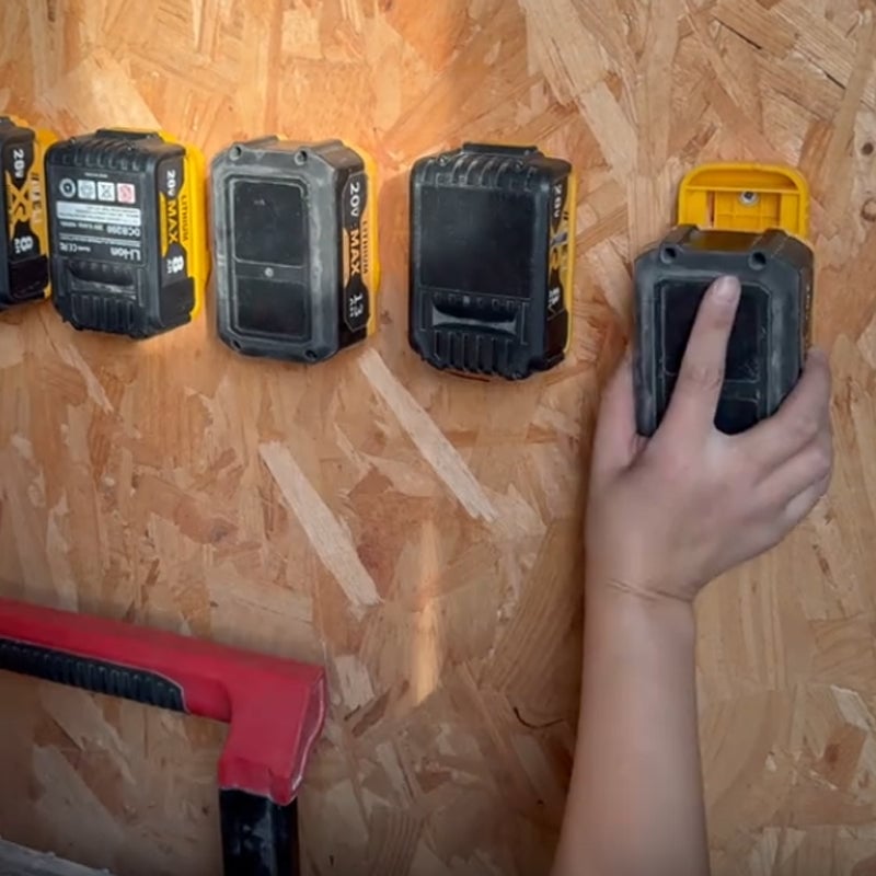 Wandmontierte Batteriespeicher-Basishalterung