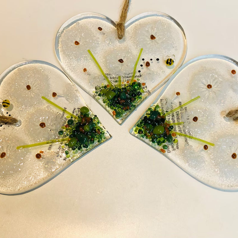 Herzförmiger Blumenanhänger