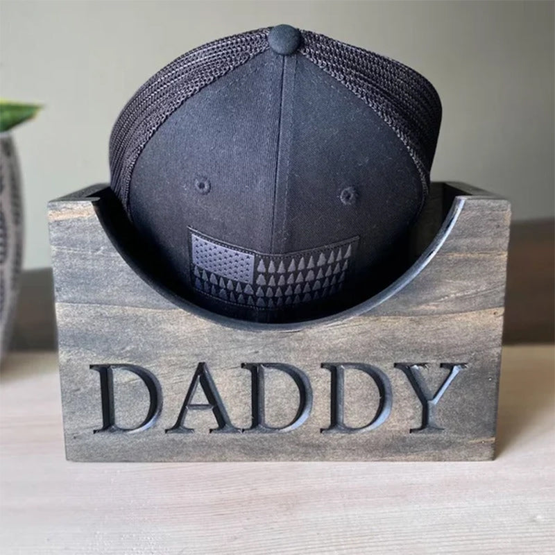 Far-hatteholder i træ