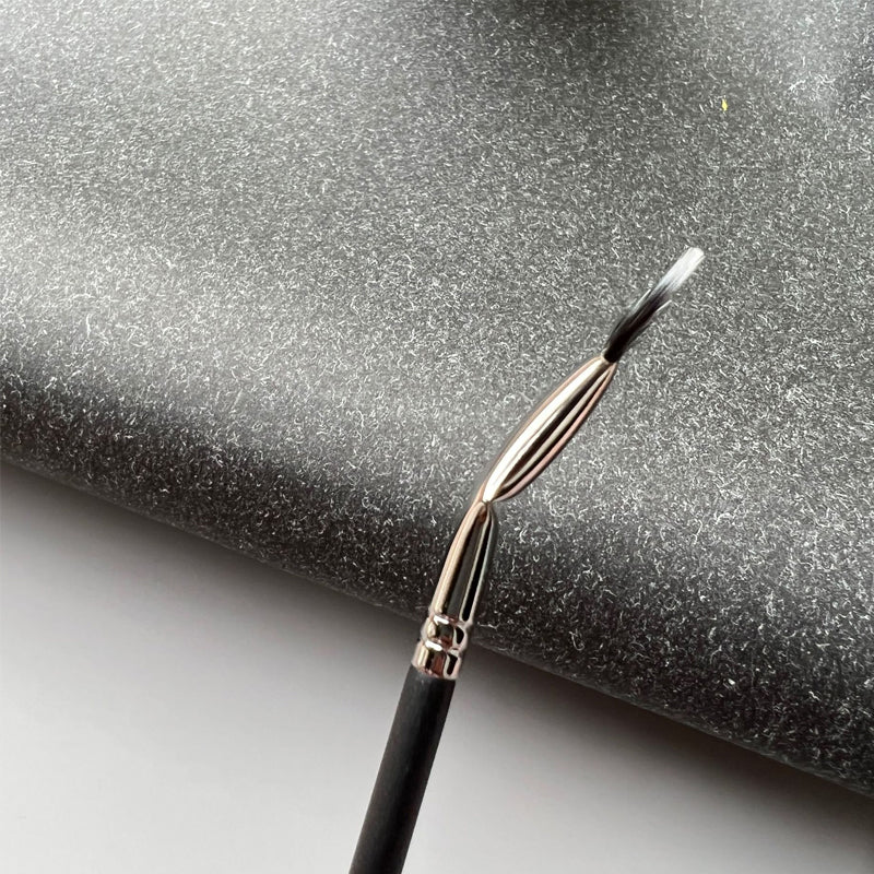Wimpernbürste mit Wellenschliff