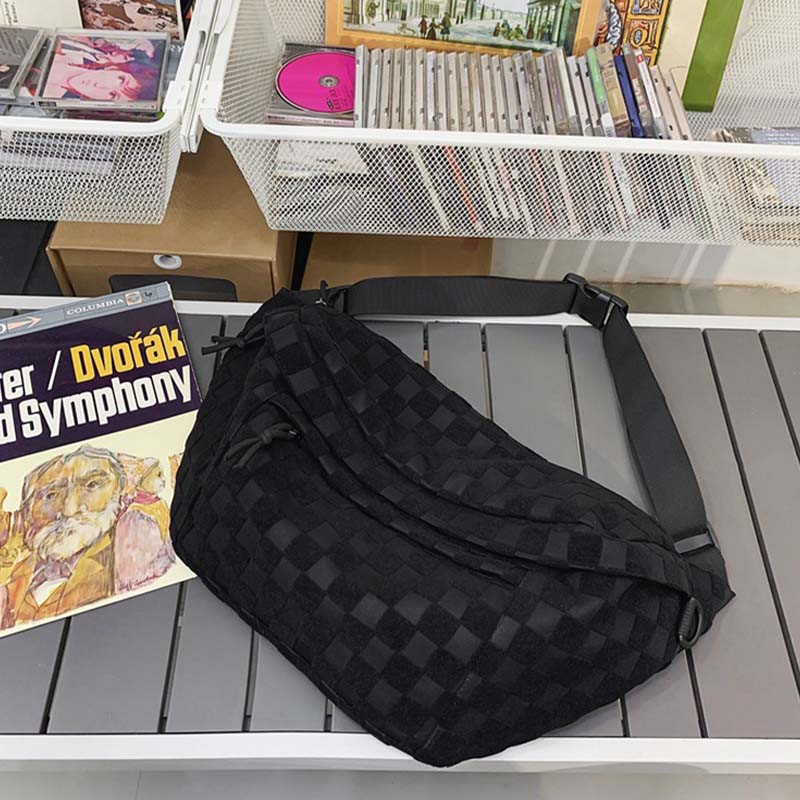 Modische Gürteltasche mit Reißverschluss und Karomuster