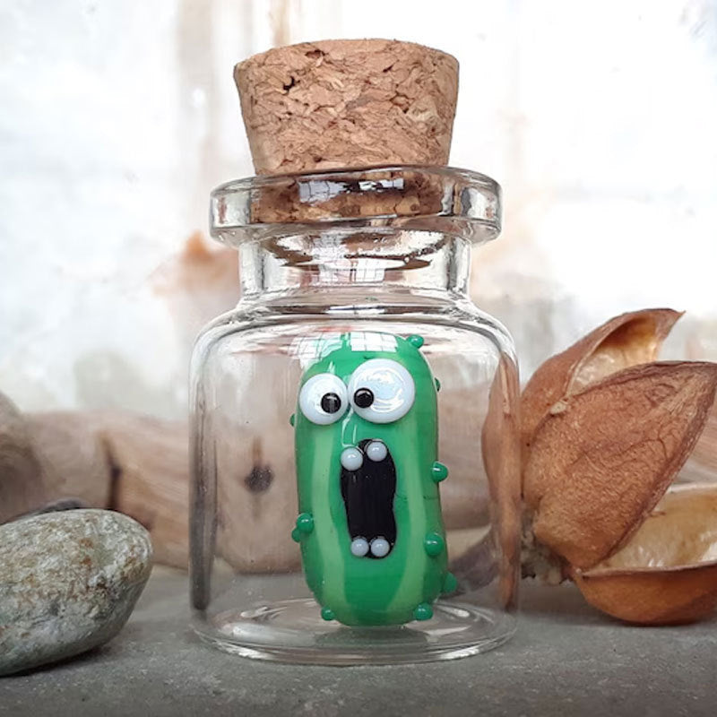 Miniatur Glas Schreiende Gurke in einer Flasche