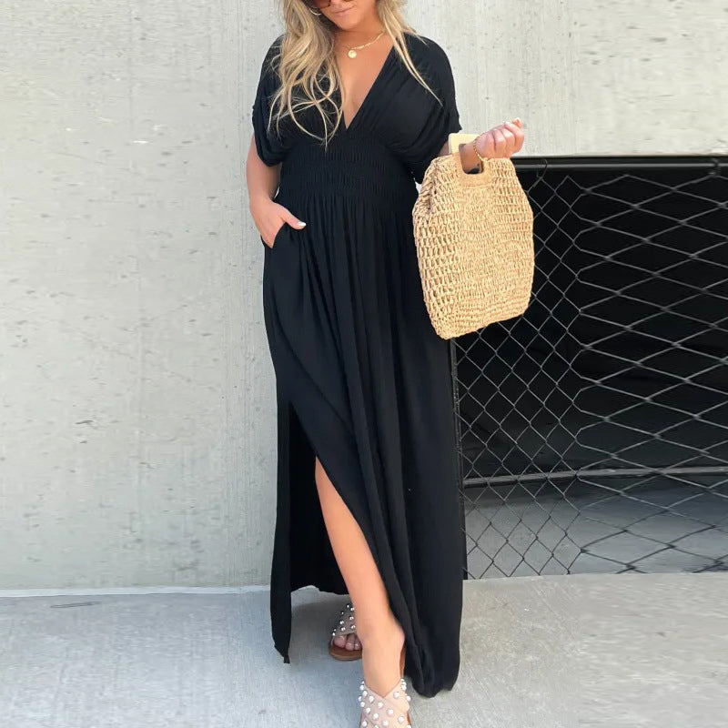 Lässiges, langes Maxikleid mit Schlitz und V-Ausschnitt