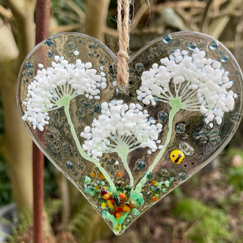 Herzförmiger Blumenanhänger