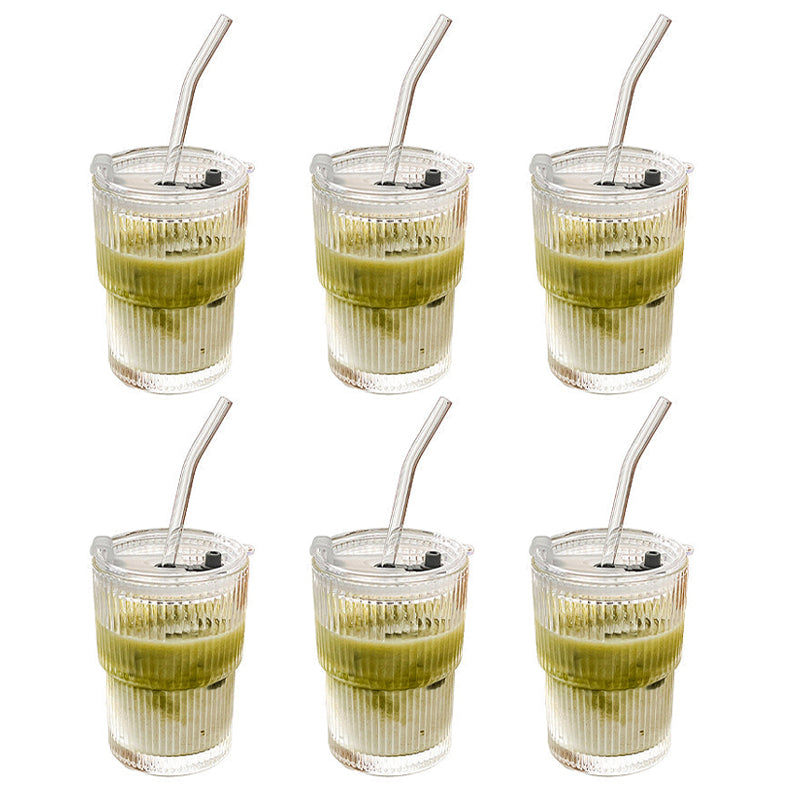 Glasbecher mit Strohhalm und Deckel