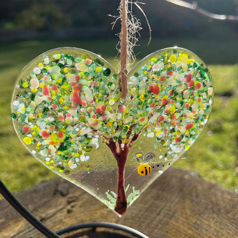Herzförmiger Blumenanhänger