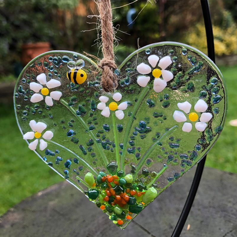 Herzförmiger Blumenanhänger