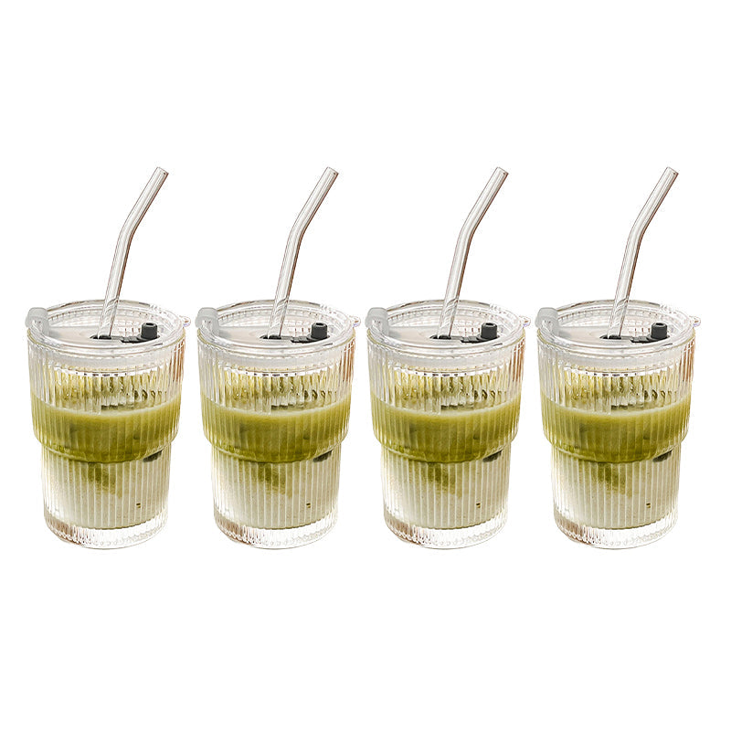 Glasbecher mit Strohhalm und Deckel