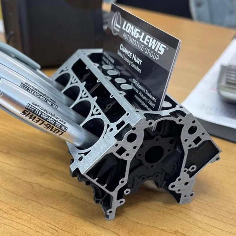 Original V8 Pengine | Motorblok pen & visitkortholder