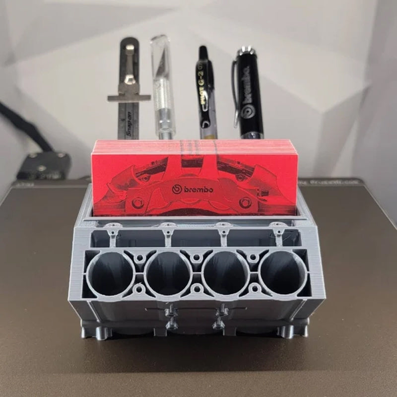 Original V8 Pengine | Motorblok pen & visitkortholder