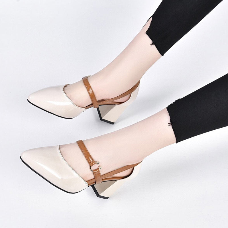 Elegante einfache hohle Sandalen für Damen
