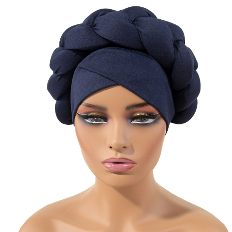 Schlichter Turbanhut aus Milchseide mit großem Zopfmuster