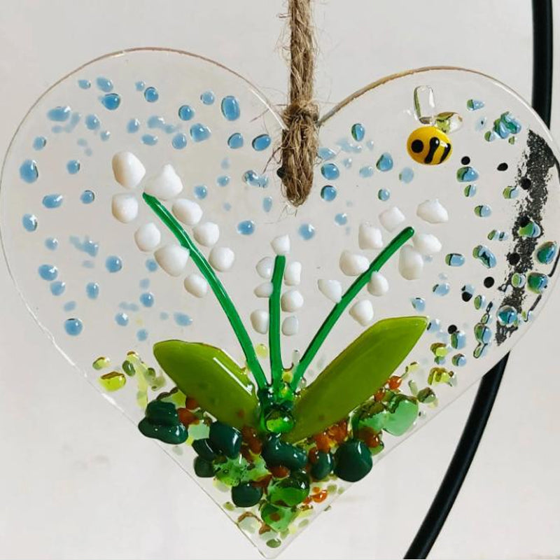 Herzförmiger Blumenanhänger