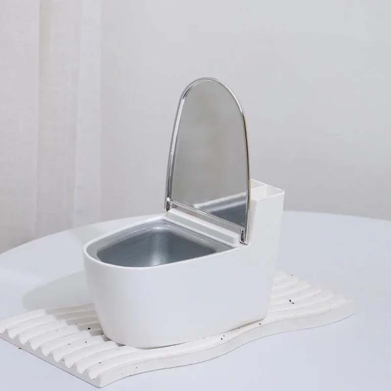Kreative Aschenbecher-Toilettenform