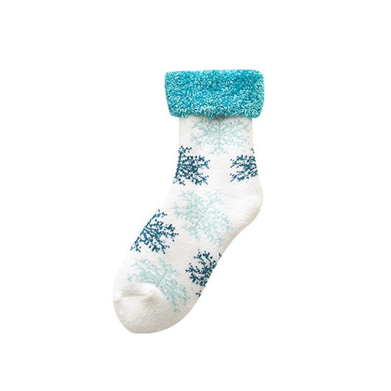 Warme Weihnachtssocken im Winter