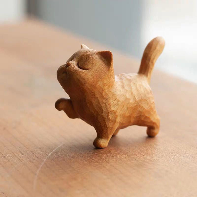 Kleine niedliche Katze aus Holz