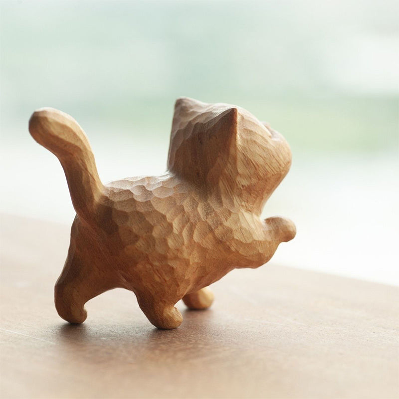 Kleine niedliche Katze aus Holz