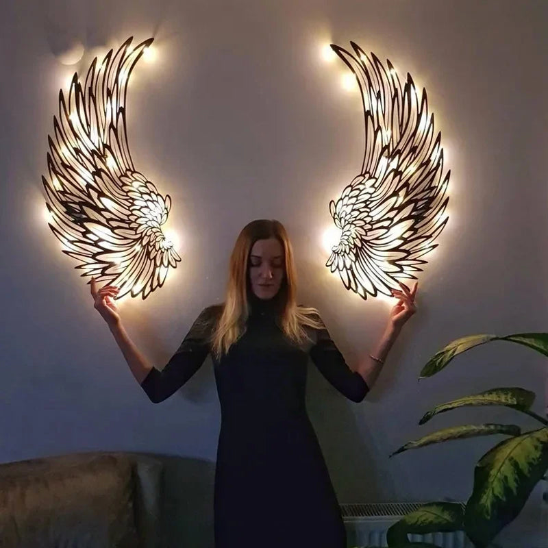 Sorte englevinger i metal vægkunst med LED-lys