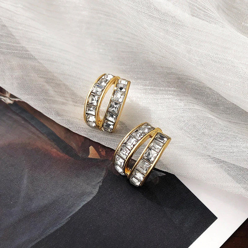 Einfache C-förmige Diamant Ohrringe